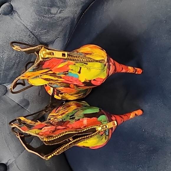 Heels - Picture 3 of 4